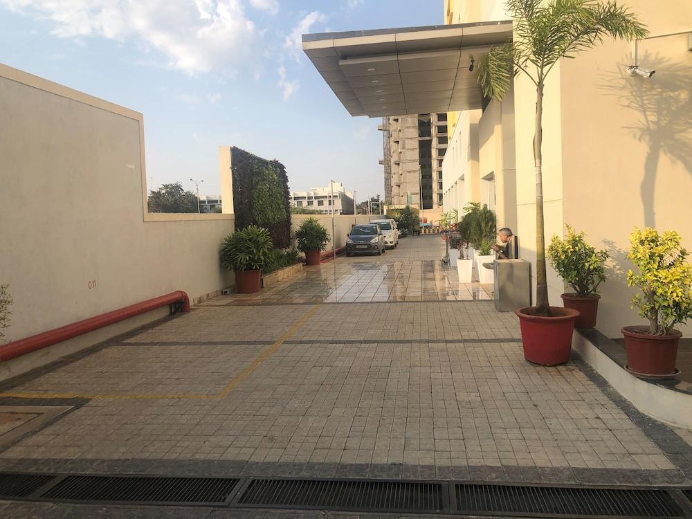 Holiday Inn Express Nashik Indira Nagar By Ihg מראה חיצוני תמונה